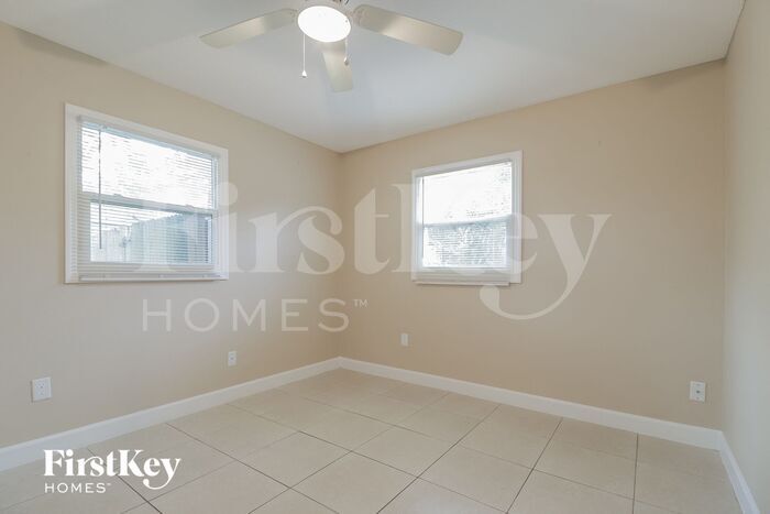 Building Photo - 1021 Delphinium Dr