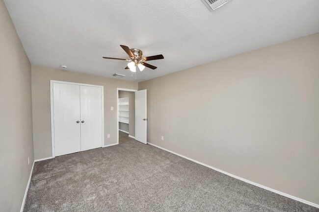 Building Photo - 826 Bandon Ln