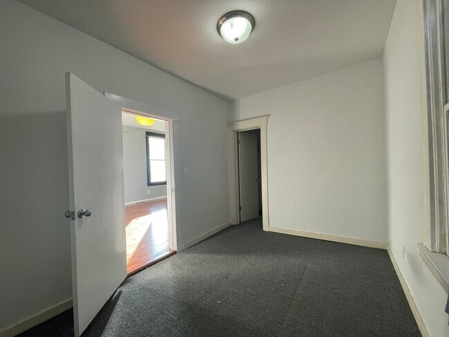 Building Photo - 1819 S May St