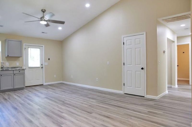 Building Photo - 111 Lora Ln