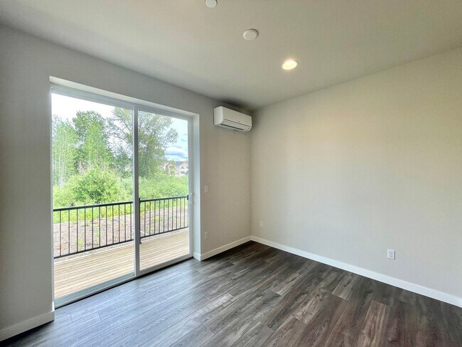 Building Photo - Great Townhome for rent