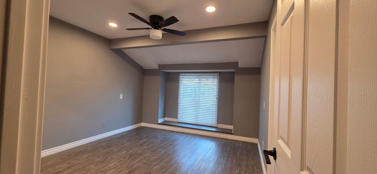Building Photo - 15947 Amber Valley Dr