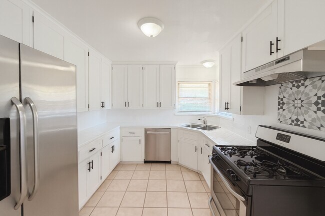 Building Photo - 4053 Silverwood Dr