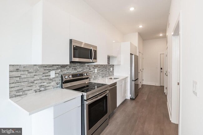 Building Photo - 813 N Broad St