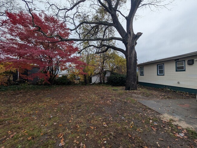 Building Photo - Stunning 3 bedroom 2 bathroom single family house available in Asbury Park!