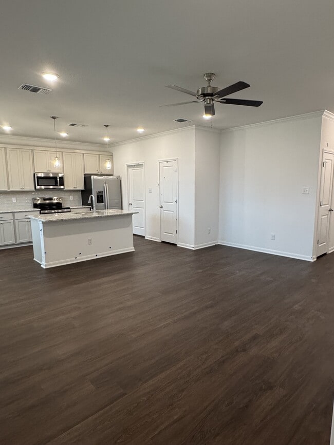 Building Photo - 8018 Timber Holw Ln