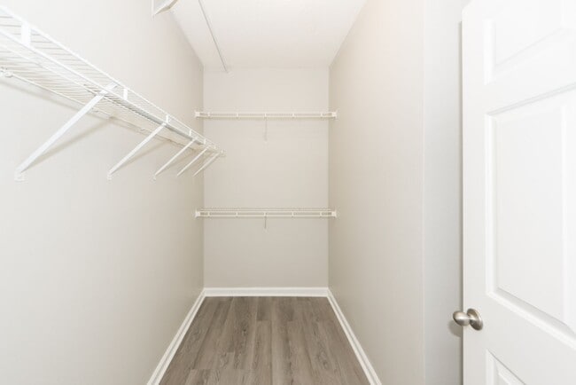 Building Photo - 1 Bedroom 1 Bath Condo in Southampton Pointe - Mt. Pleasant