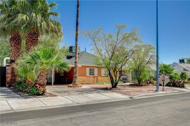 Primary Photo - 1301 Norman Ave