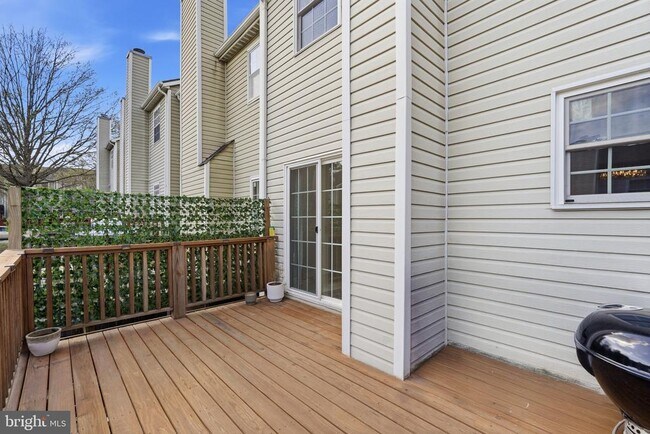 Building Photo - 9663 Franklin Woods Pl