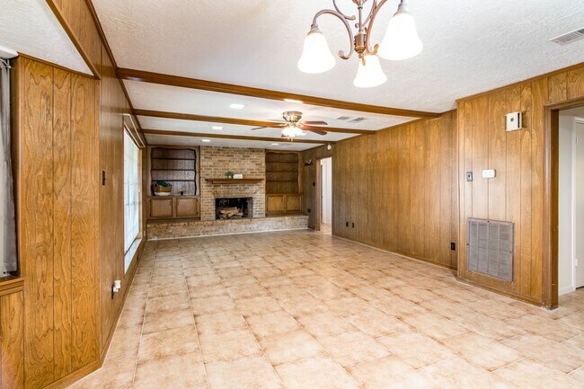 Building Photo - 1830 Baker Dr