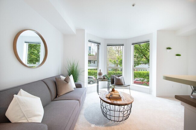 Building Photo - Capitol Hill - Braeburn open 1 Bedroom / 1...