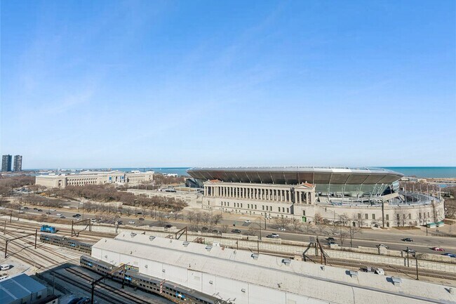 Building Photo - 1515 S Prairie Ave
