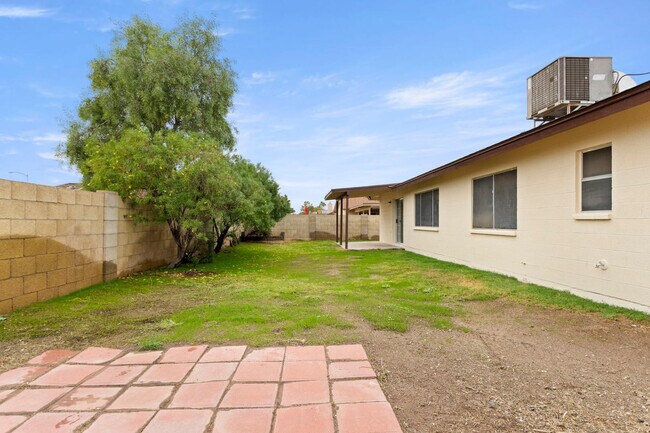 Building Photo - 7309 W Canterbury Dr