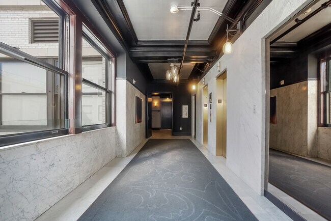 Building Photo - 460 S Spring St