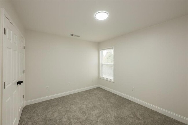 Building Photo - 2027 Lois Pl NW