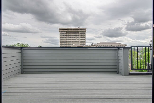 Building Photo - 1654 19th Ave S