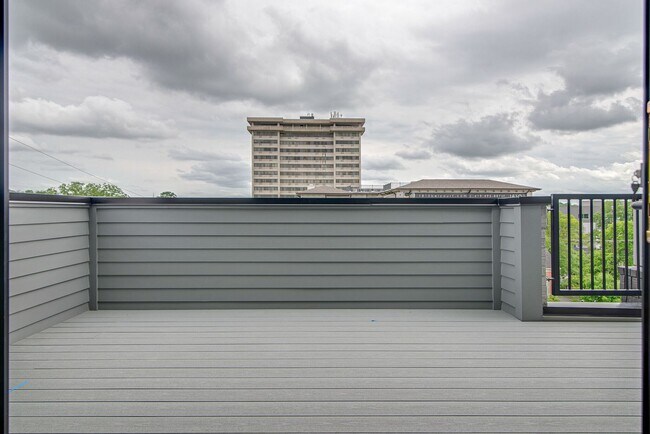 Building Photo - 4 Bedroom Rental in Hillsboro Village!
