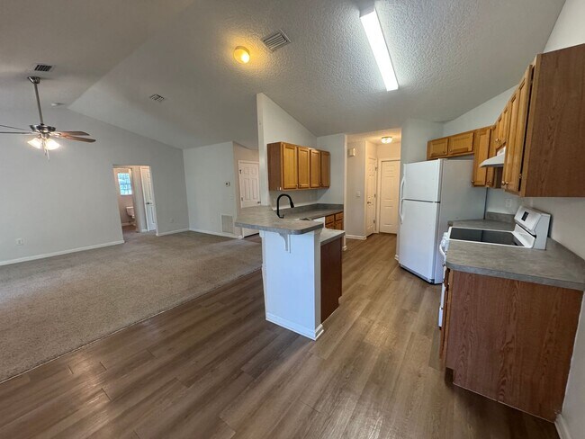 Building Photo - Ready Now! 3/2 Single Family Home w/ Fenced Yard in Starke, FL!