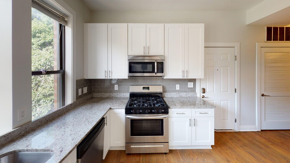 Building Photo - 1355 W Bryn Mawr Ave