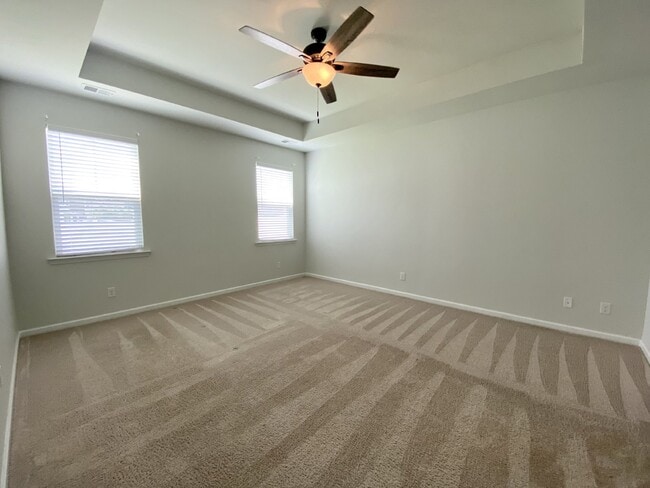 Building Photo - Three Bedroom Home In Heritage New Riversi...