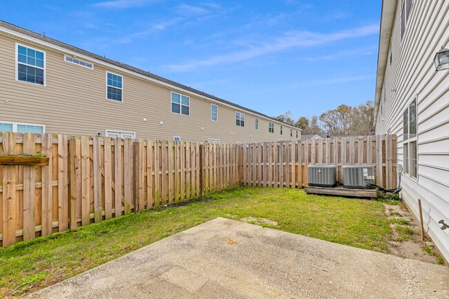 Building Photo - 3 Bedroom 2.5 Bathroom Townhome in Cypress...