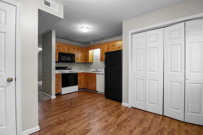 Building Photo - 284 Raleigh Dr