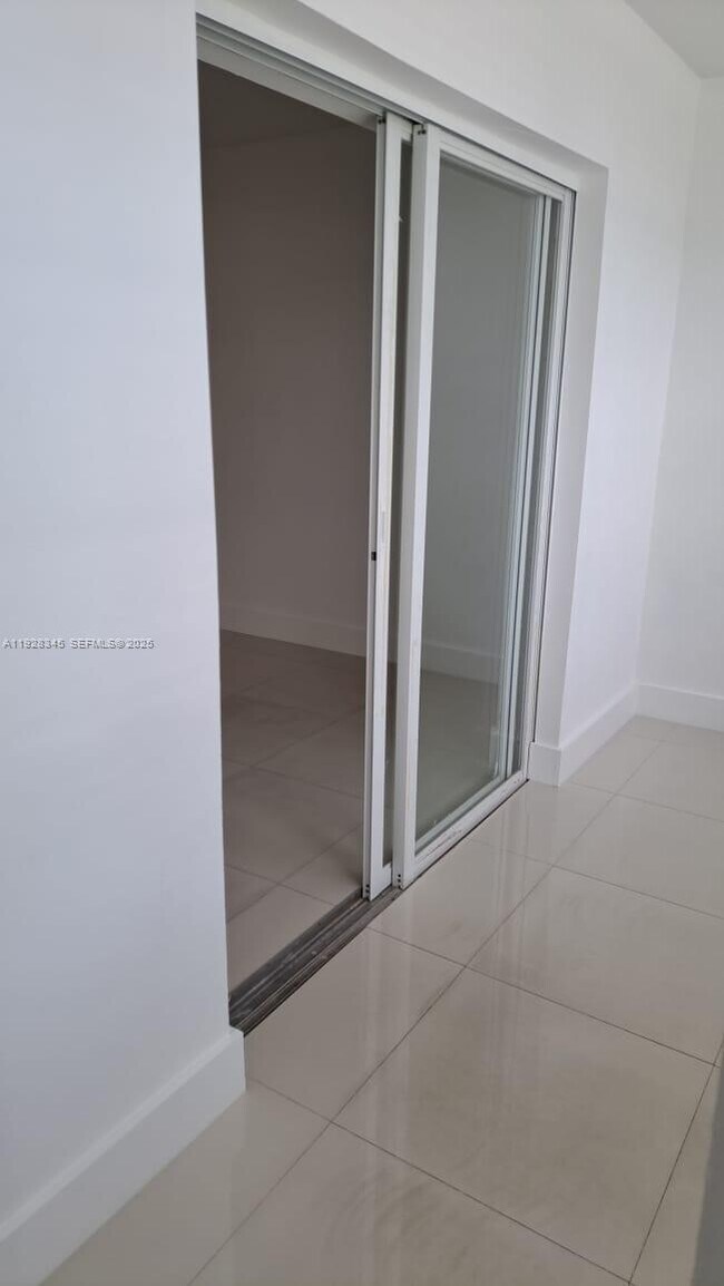 Building Photo - 2810 NE 201st Terrace