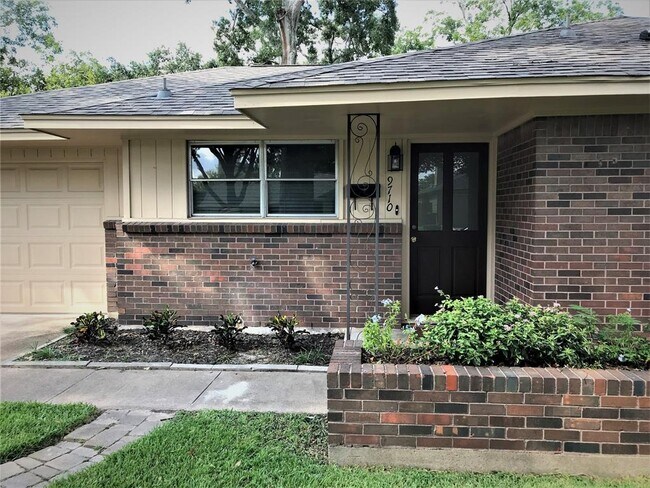 Primary Photo - 9710 Pine Lake Dr