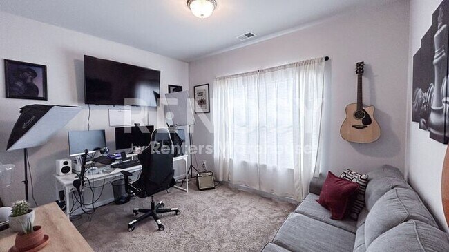 Building Photo - Stunning 3-bedroom 2-bath 1 level home