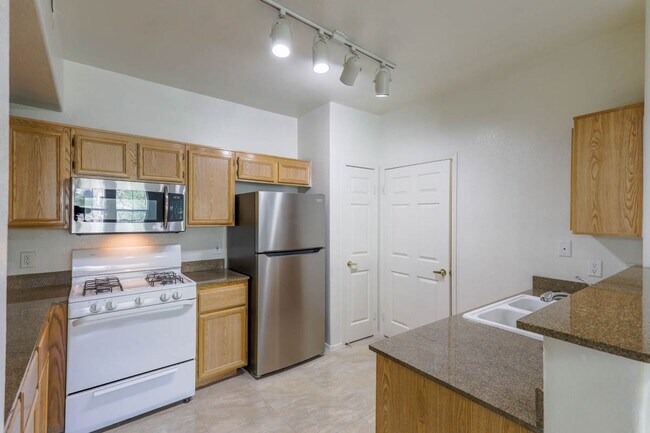 Building Photo - Resort Living 1 Bedroom Condo In West Las ...