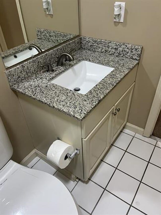 Building Photo - 4 Laura Dr