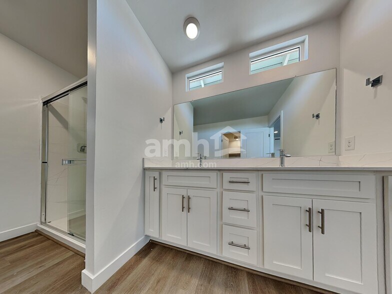 Building Photo - 9672 N Rancho Lozano