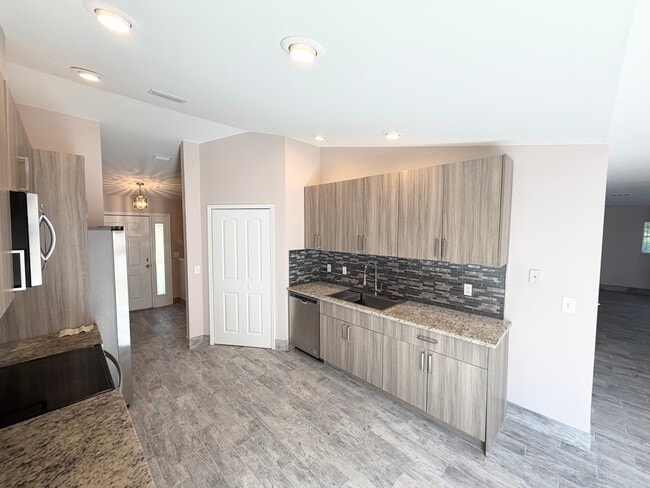 Building Photo - 64 Welling Ln