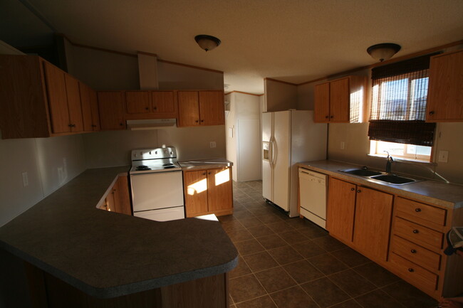 Building Photo - 3 bedroom 2 bathroom manufactured home