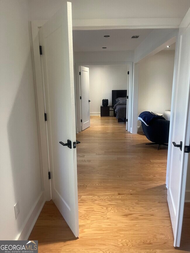 Building Photo - 3201 Lenox Rd NE