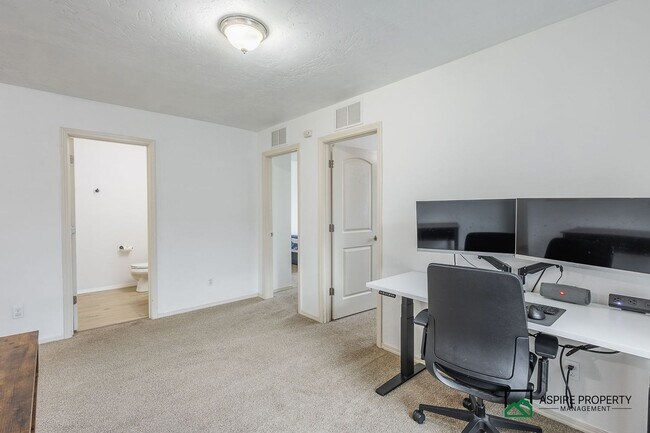 Building Photo - 3 Bed 2.5 Bath Home