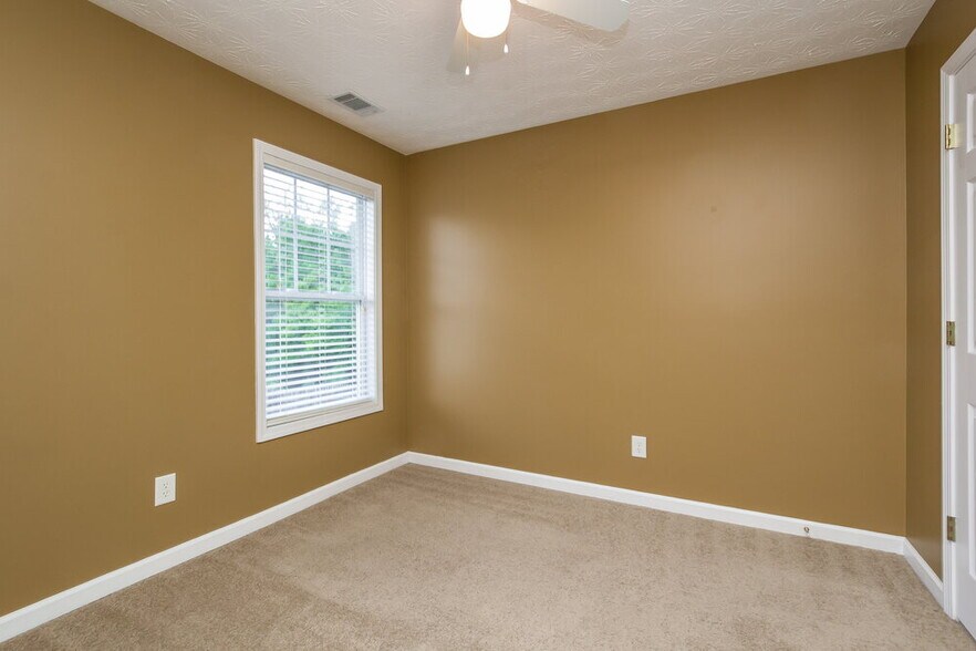 Building Photo - 6739 Island Pointe Dr