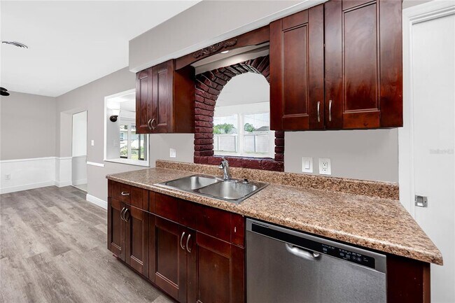 Building Photo - 3747 Shady Bluff Dr