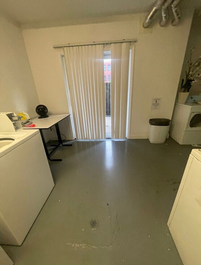 Building Photo - Wonderful opportunity to lease this amazin...