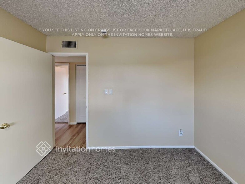 Building Photo - 4621 W Carol Ave