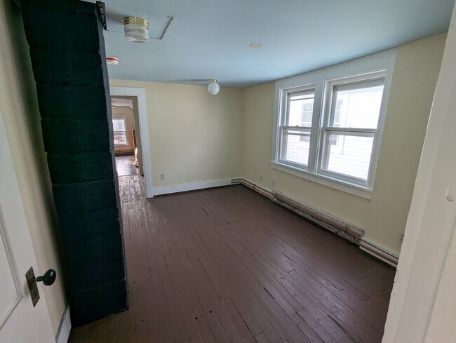 Building Photo - 107 Hawley St