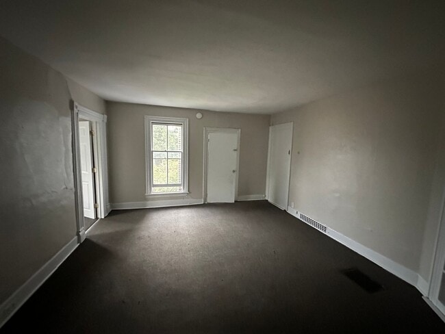 Building Photo - 416 Oak St- 4/5 Bedroom Duplex near WMU Ca...