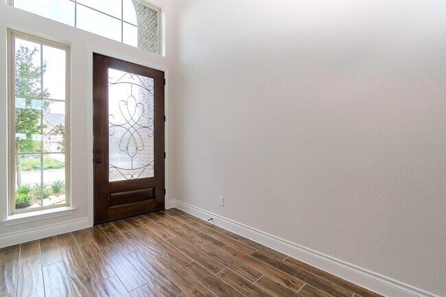 Building Photo - 3410 Willow Cres Ct