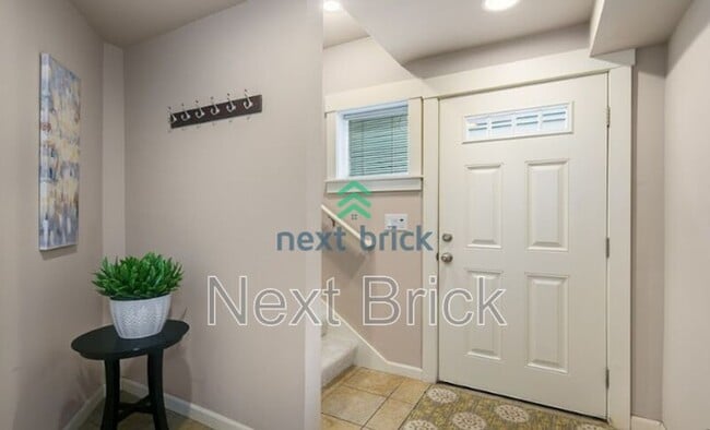Building Photo - 2125 N 113th St
