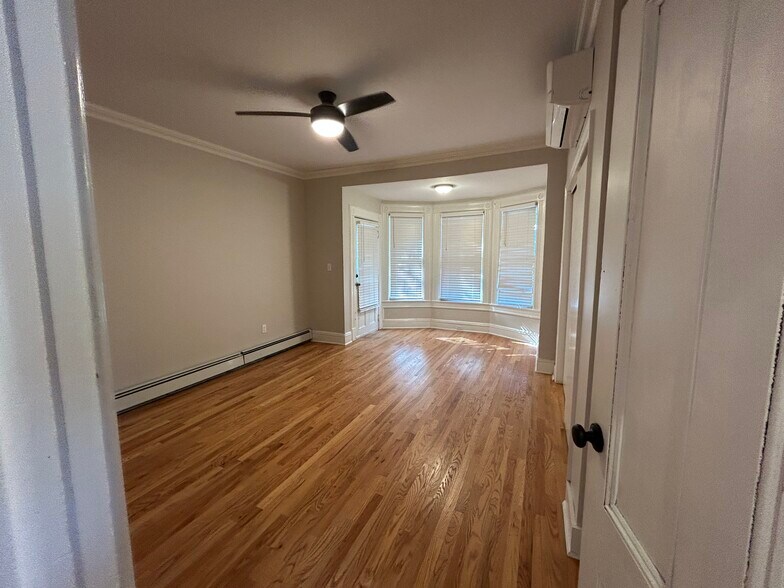 bedroom - 1850 Bellmore Ave