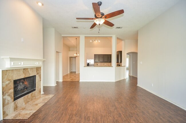 Building Photo - 2218 Millerton Ln