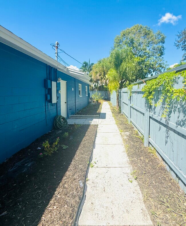 Building Photo - 1735 Michigan Ave NE