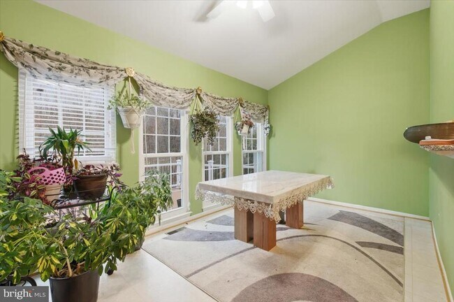 Building Photo - 6914 S Dewey Ct