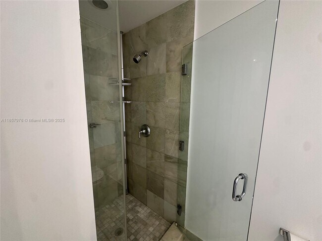 Building Photo - 1060 Brickell Ave