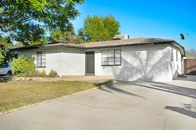 Primary Photo - 8033 Grace Ave